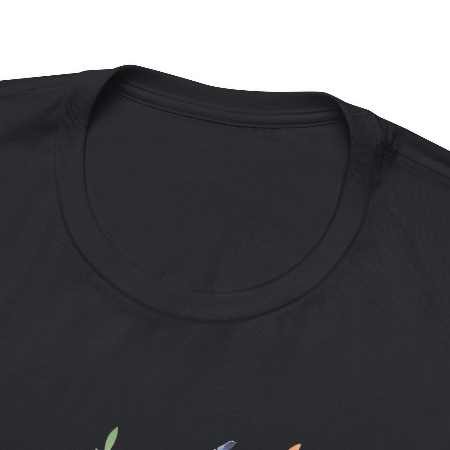 Classic Floral Vase – Minimal Feel-Good Unisex Tee