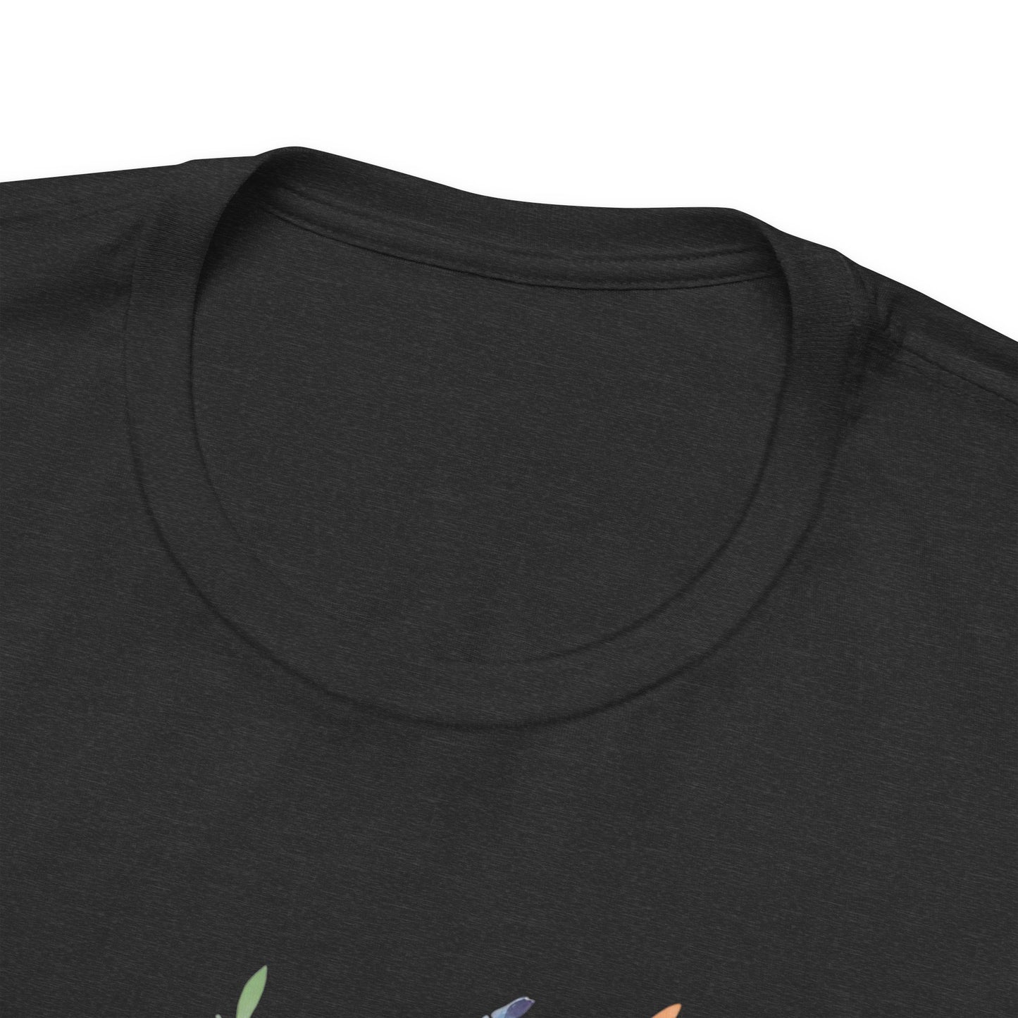 Classic Floral Vase – Minimal Feel-Good Unisex Tee